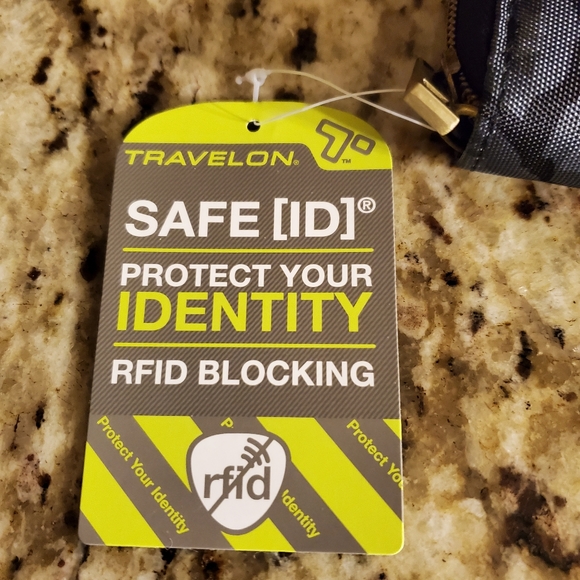 🆕🎁TRAVELON Black/Gray Animal Print Zip Wallet - Picture 3 of 5